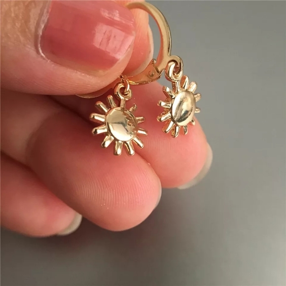 Women Drop Dangle Gold Plated Earrings - Picture 5 of 5